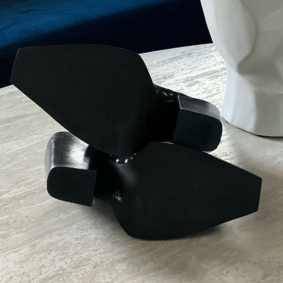 John Fluevog Black Star Ankle Signature triple buckle boot - Picture 3 of 10